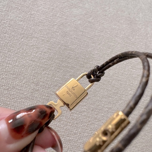 Louis Vuitton | LV Padlock Bracelet - Picture 6 of 7